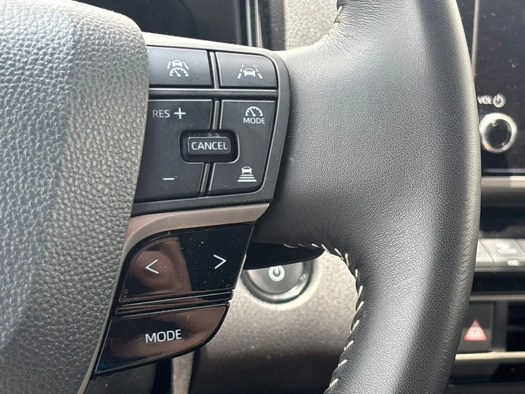 Used 2025  Toyota SE image 23