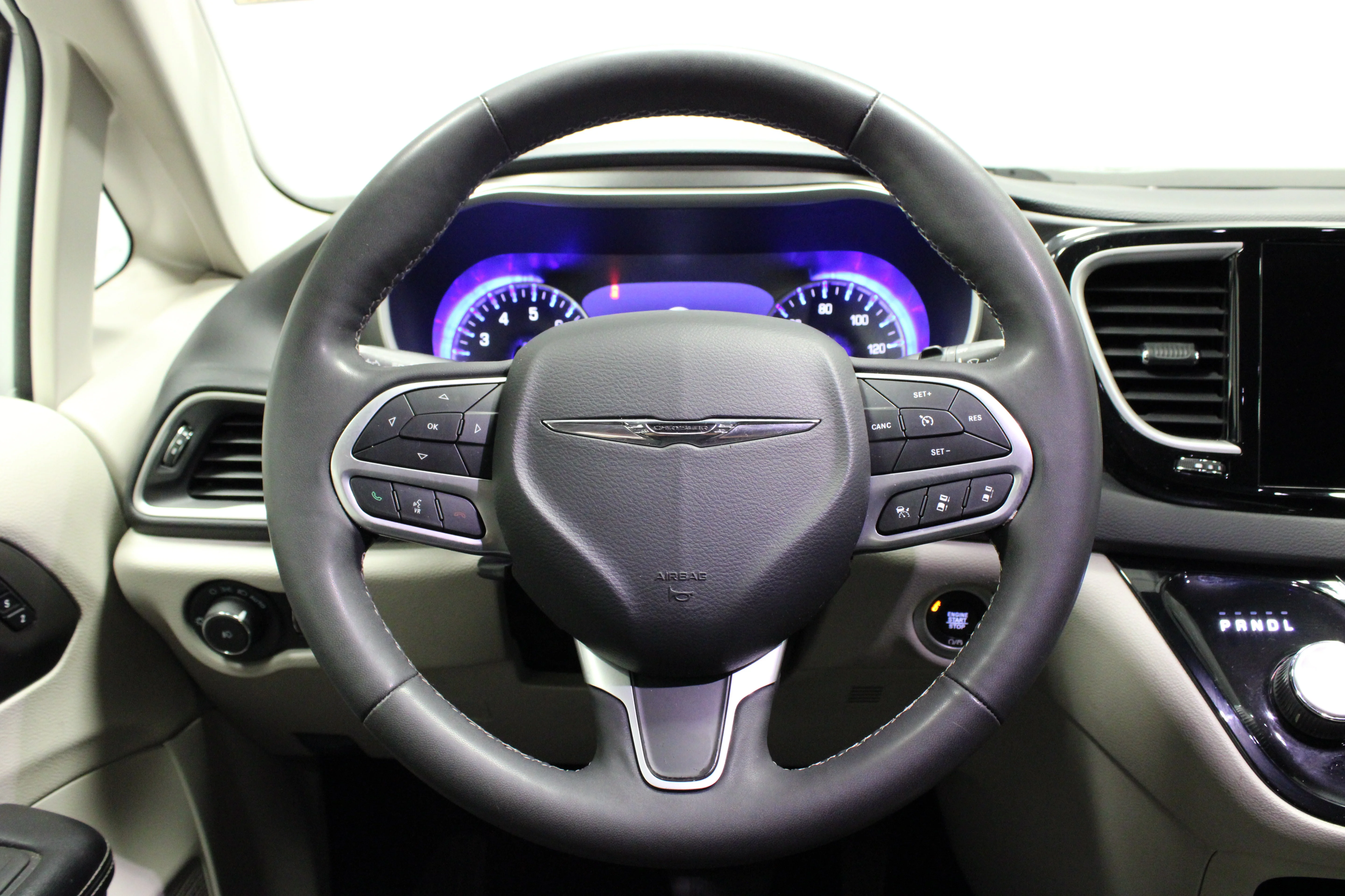 Used 2022 Bright White Clearcoat Chrysler Touring L image 22