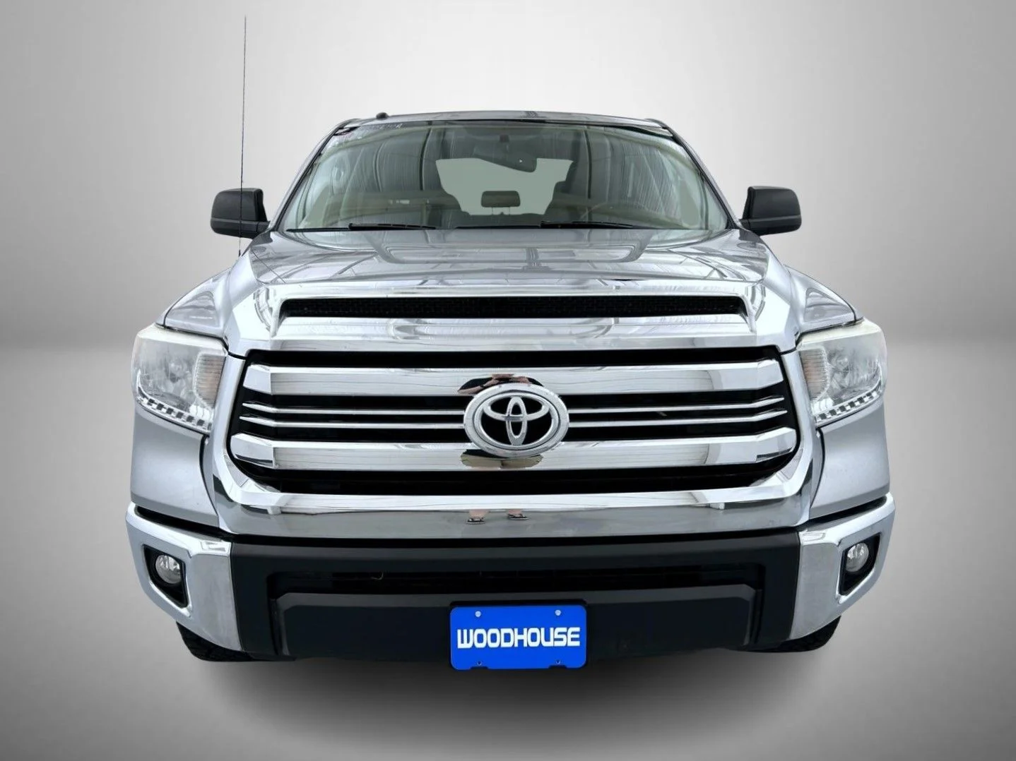 Used 2016 Silver Toyota SR5 image 2