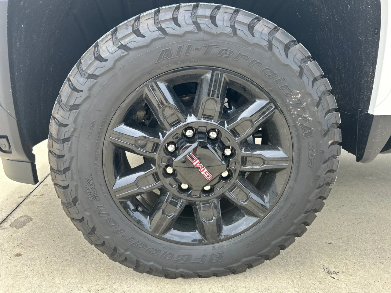 New 2026 Summit White GMC AT4 image 9