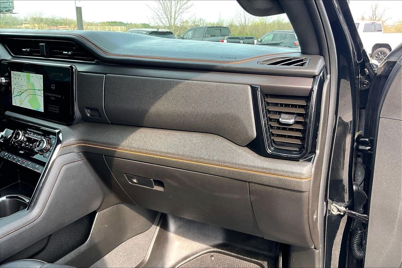 Used 2025 Onyx Black GMC 4WD Crew Cab Standard Bed AT4 image 29