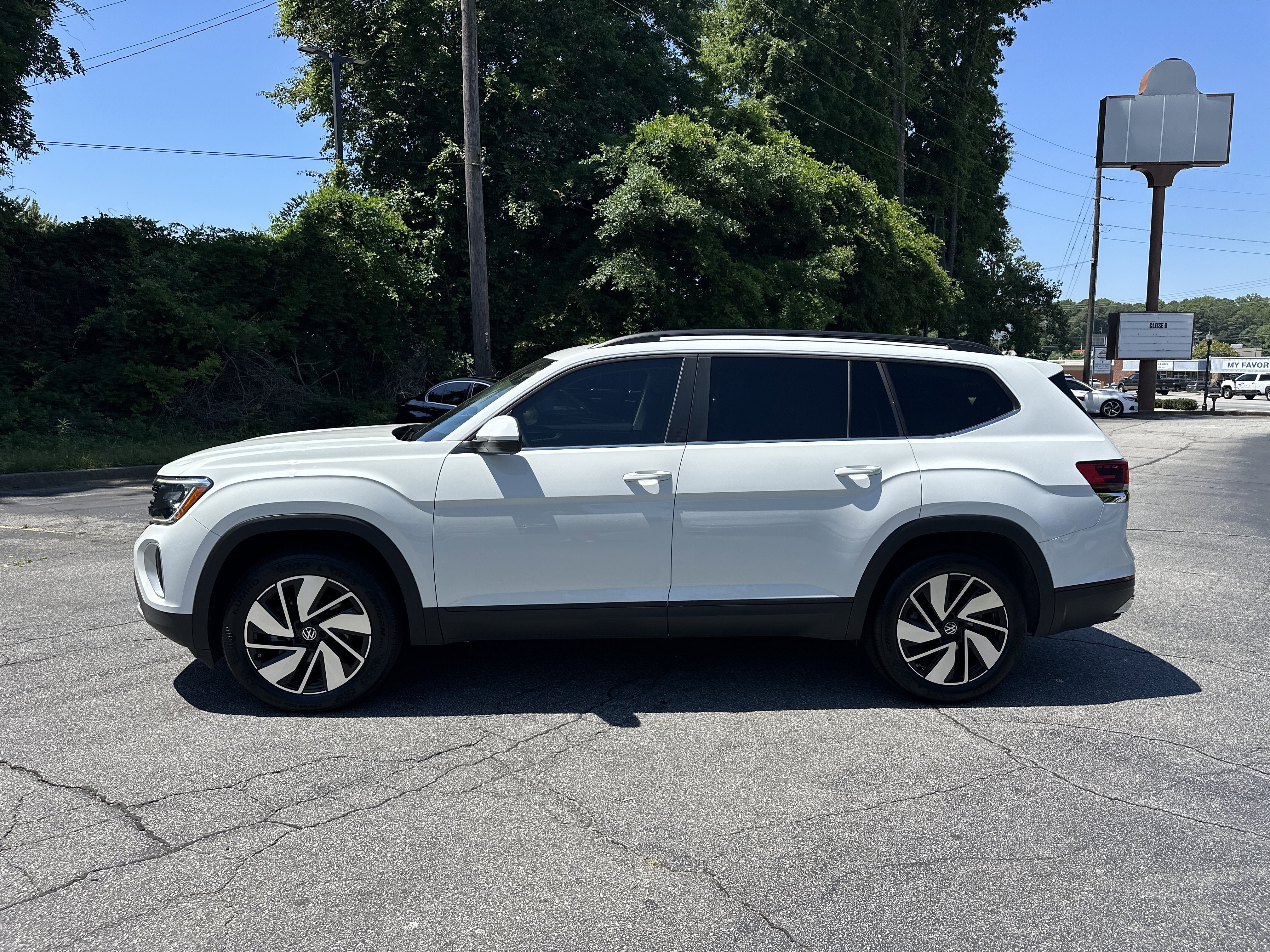 Used 2024 Pure White Volkswagen 2.0T SE w/Technology image 9