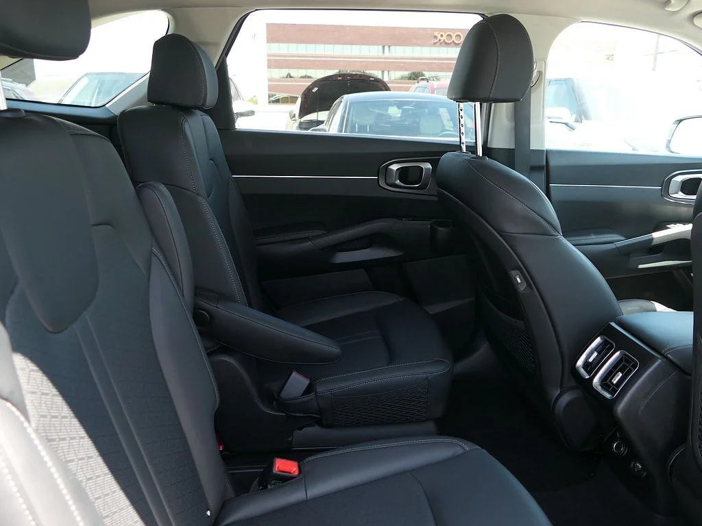 Used 2023 White Kia EX image 25