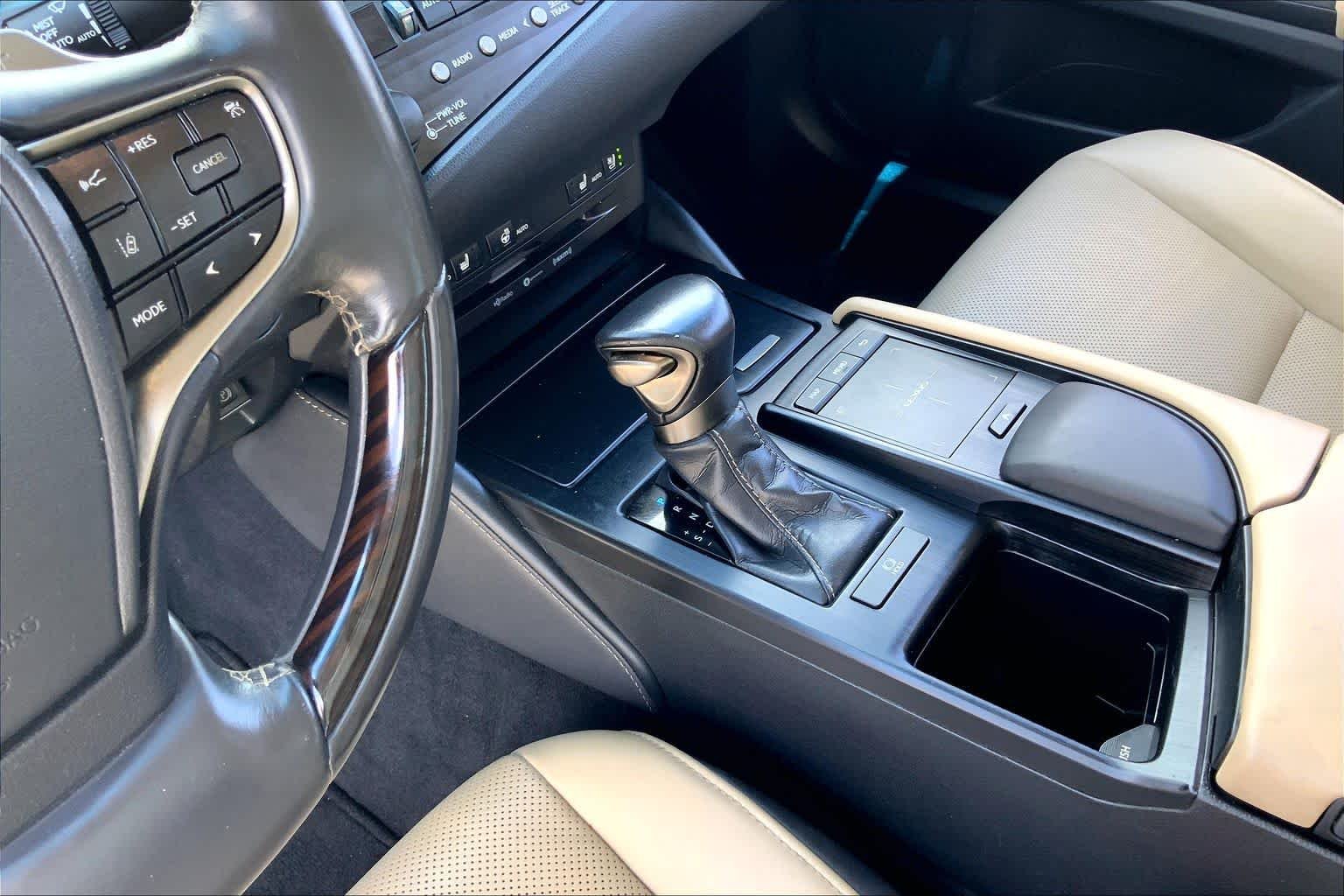 Used 2020 Eminent White Pearl Lexus  image 16