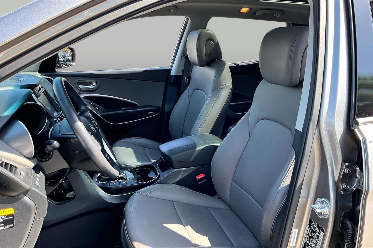 Used 2015 Mineral Gray Hyundai  image 8
