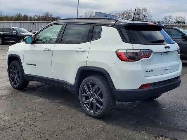 New 2026 Bright White Clear-Coat Exterior Paint Jeep Limited image 4