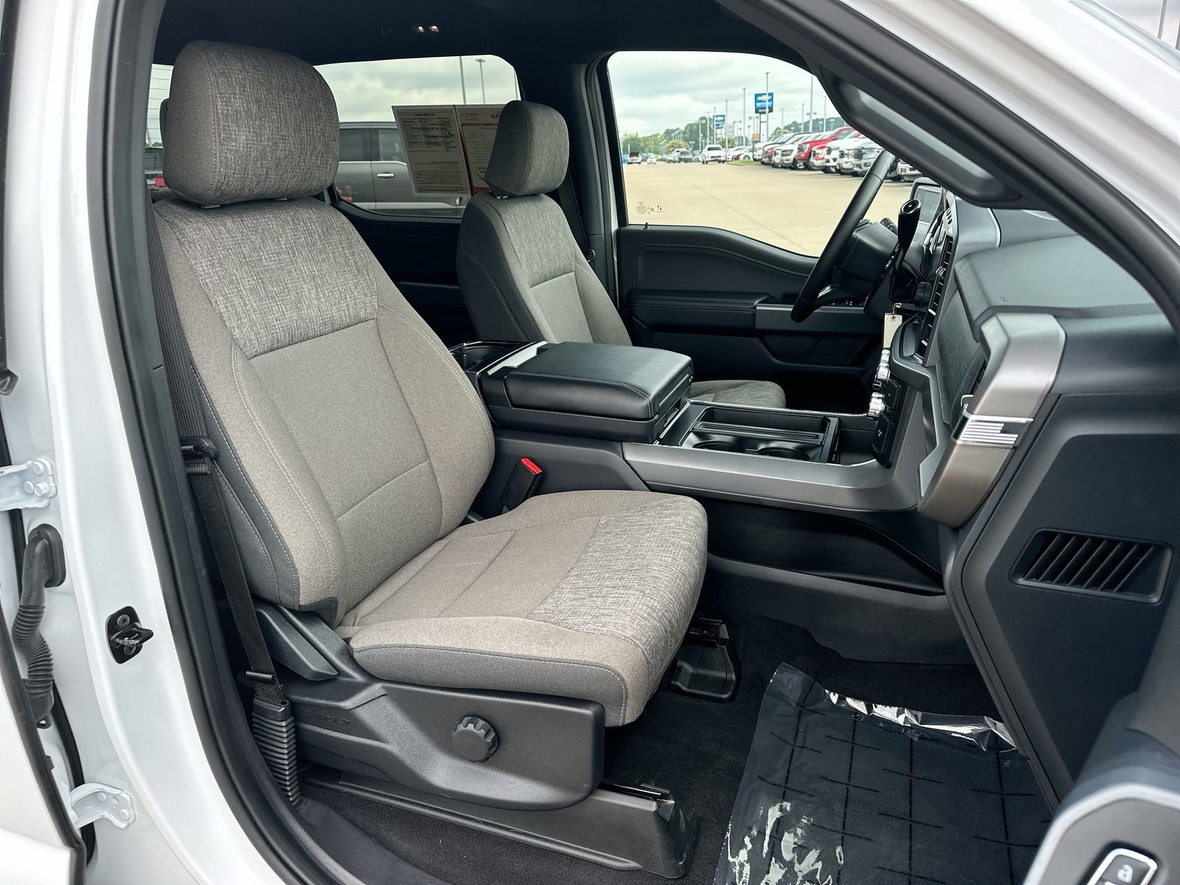 Used 2024 Oxford White Ford XLT image 22