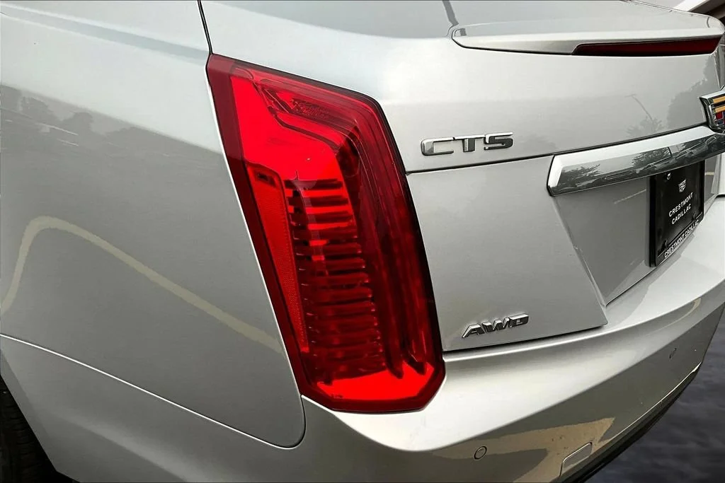 Used 2018 RADIANT SILVER METALLIC Cadillac Luxury AWD image 23