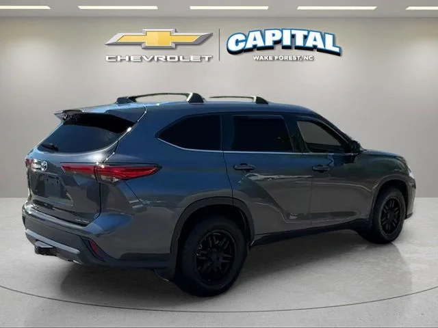 Used 2020 Gray Toyota XLE image 5