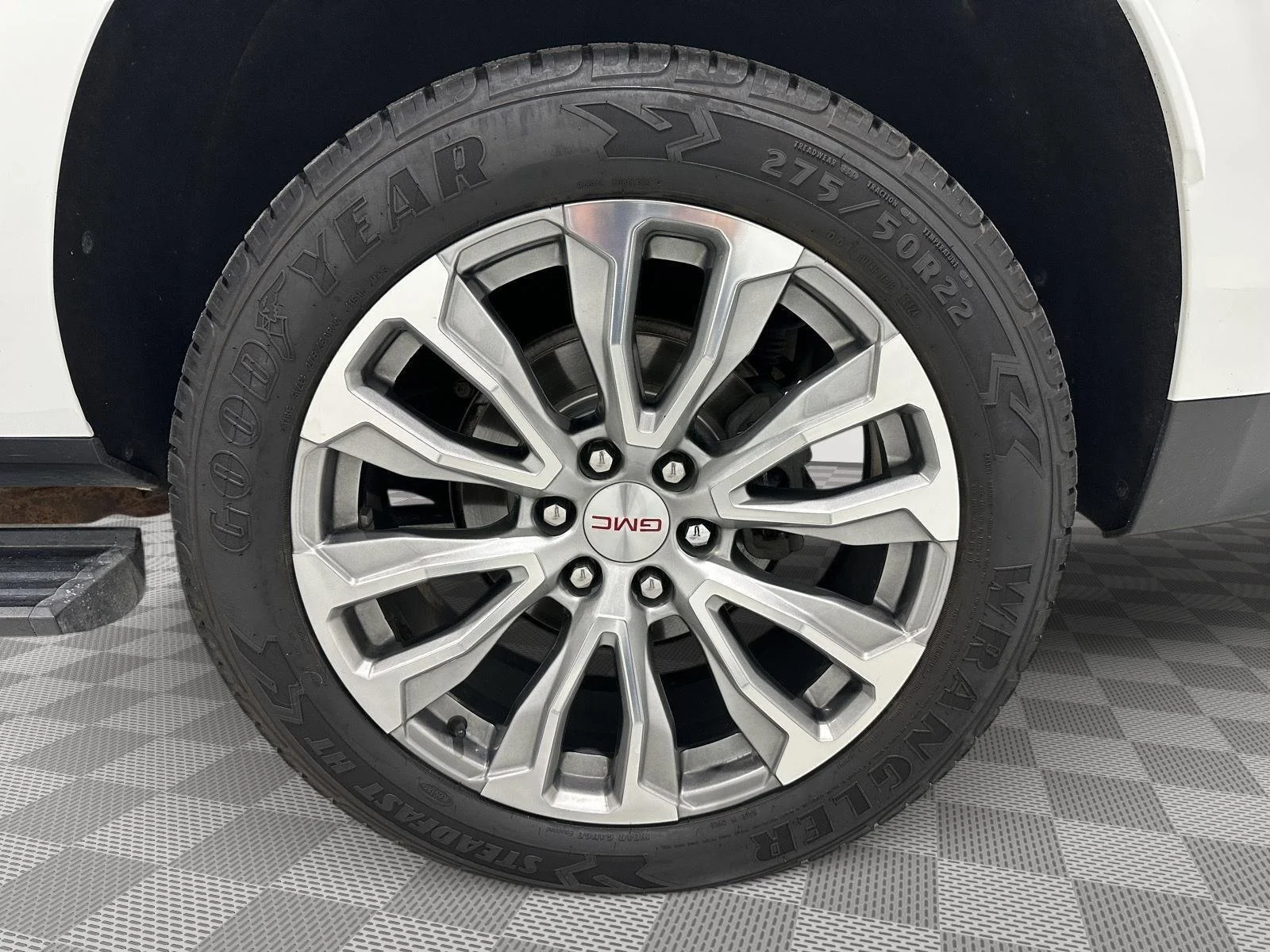 Used 2021 Summit White GMC Denali image 31