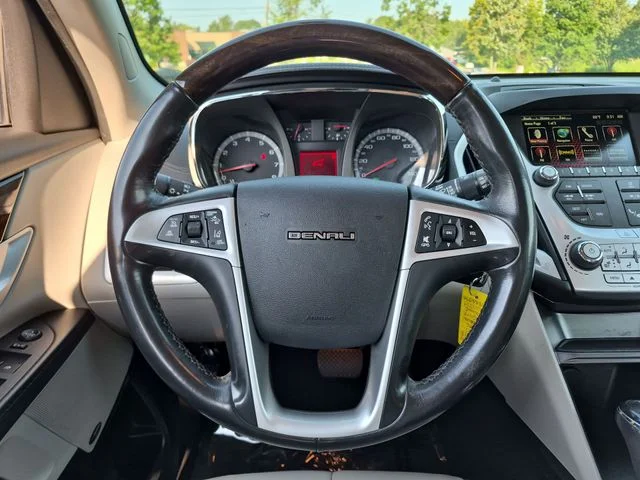 Used 2017 Silver GMC Denali image 31