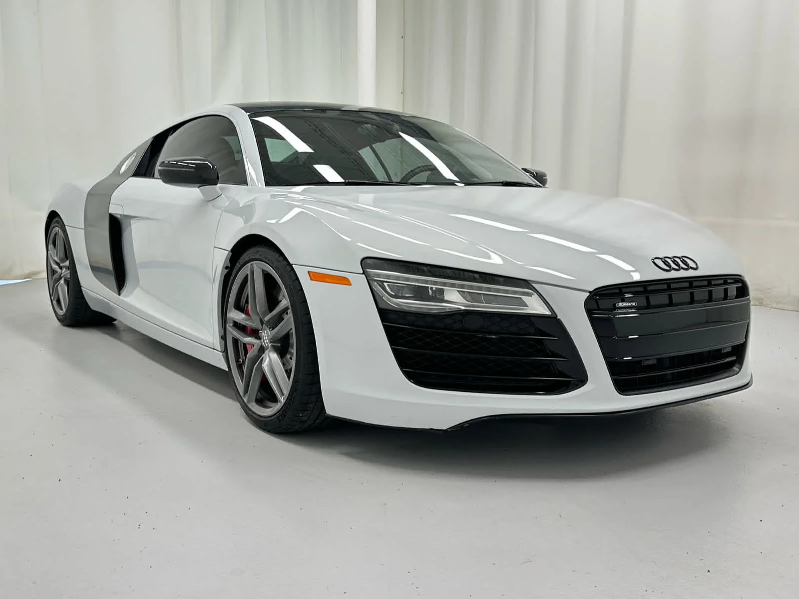 Used 2015 Ibis White Audi V8 image 2