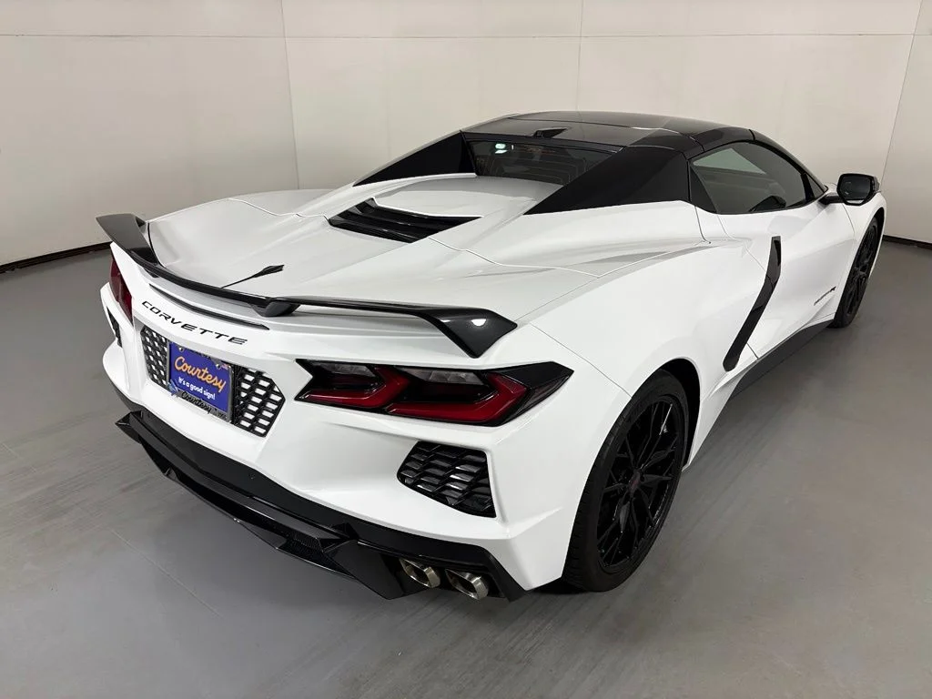 Used 2023 White Chevrolet Stingray image 10