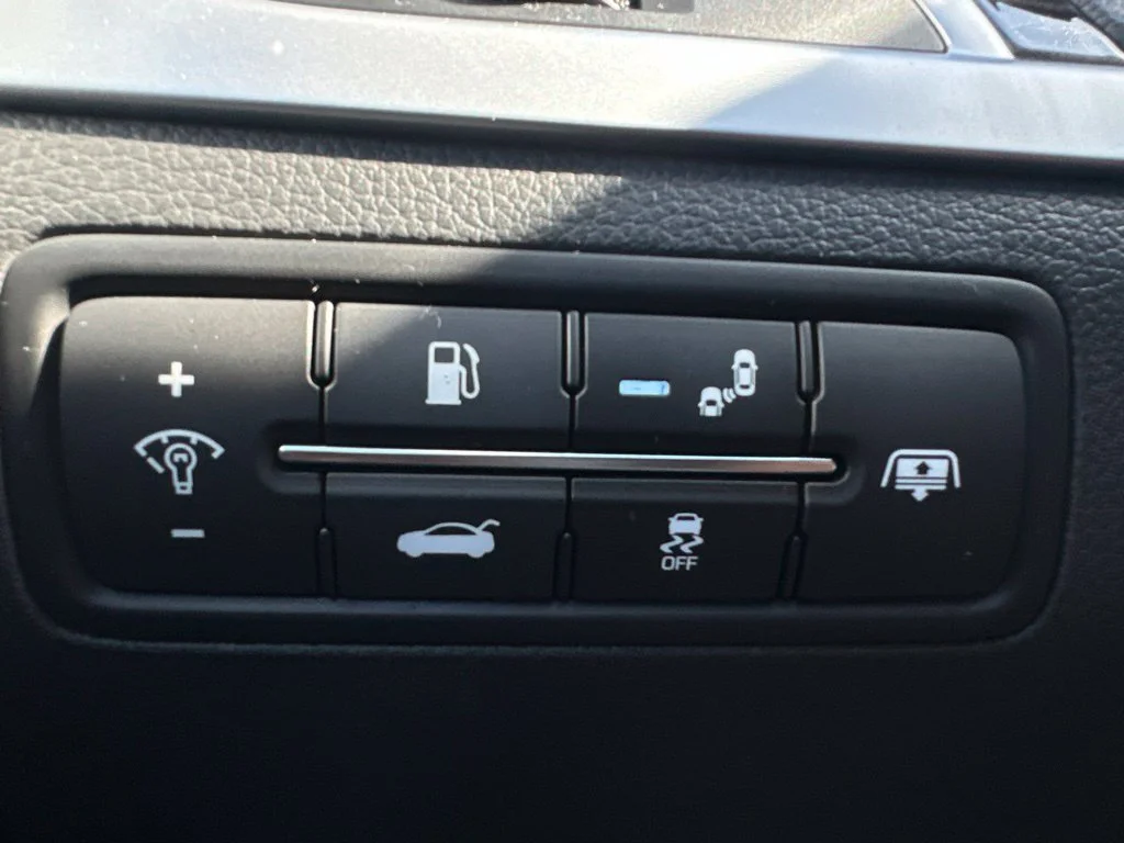 Used 2015 Black Hyundai 3.8 image 25