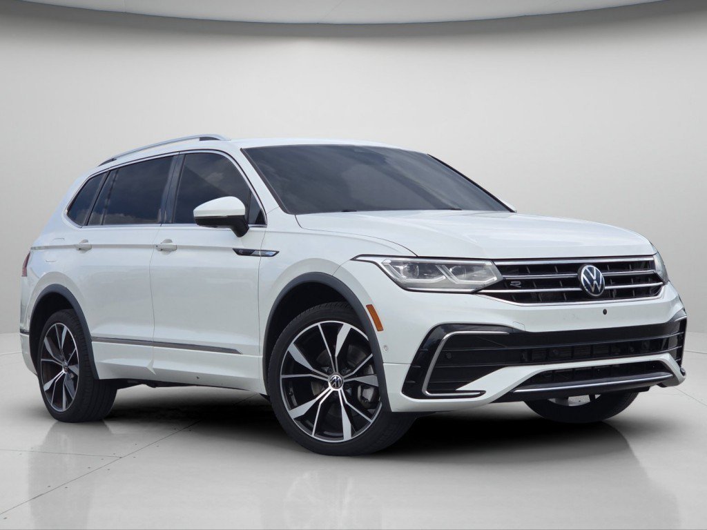 Certified Used 2022  Volkswagen 2.0T SEL R-Line image 2