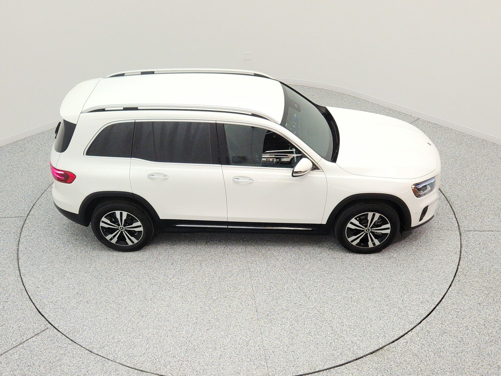 Used 2025 Polar White Mercedes-Benz GLB 250 SUV image 25
