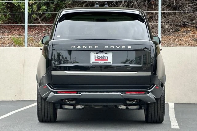 New 2026 Santorini Black Land Rover SE image 4