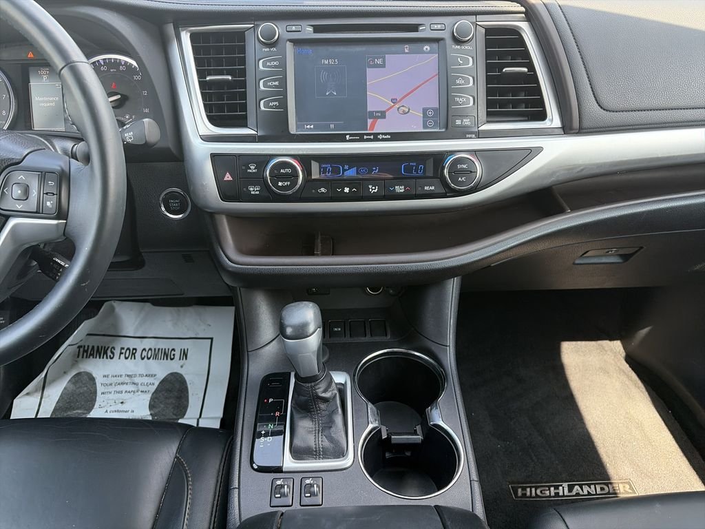 Used 2016 White Toyota XLE V6 image 16