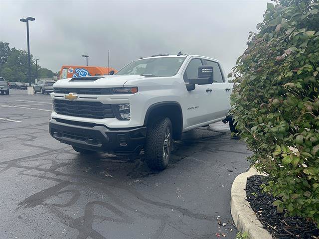 New 2026 Summit White Chevrolet Custom image 3