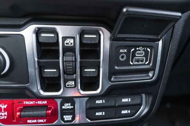 Used 2024 Blue Pearl Jeep Rubicon image 29
