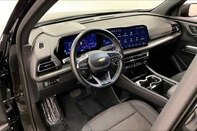 Used 2025 Mosaic Black Metallic Chevrolet LT image 16