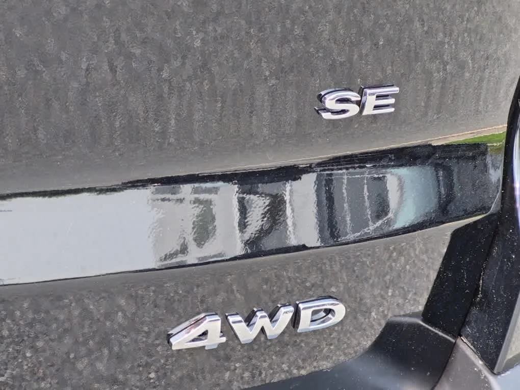 Used 2020 Shadow Black Ford SE image 22