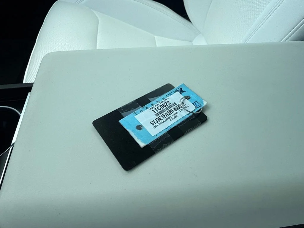 Used 2024  Tesla Base image 33
