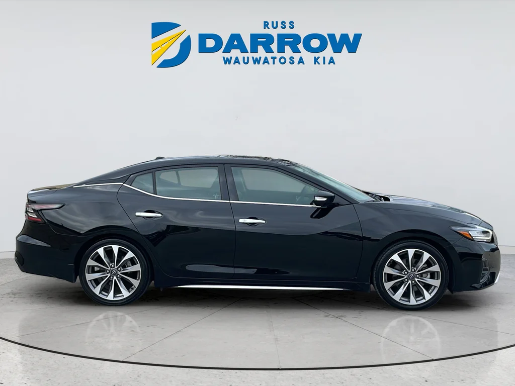 Used 2023 Black Nissan Platinum image 6