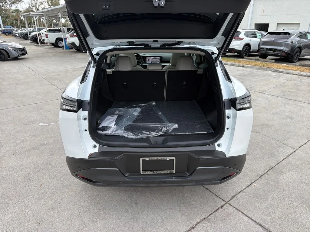 New 2026 White Nissan SL image 31