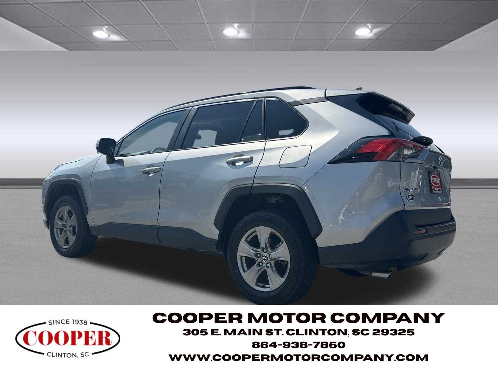 Used 2025 Silver Sky Metallic Toyota XLE image 3