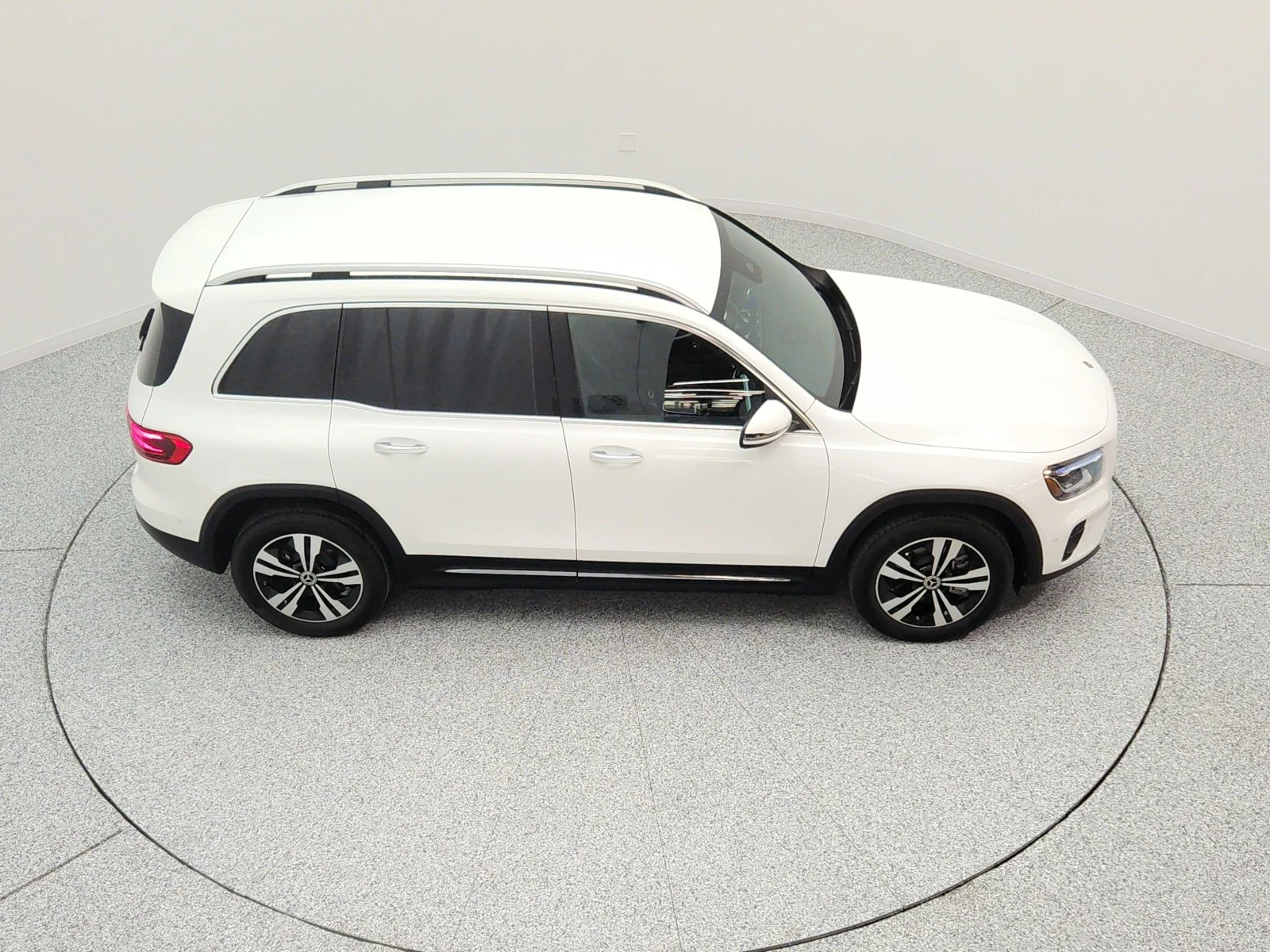 Used 2025 Polar White Mercedes-Benz GLB 250 SUV image 25