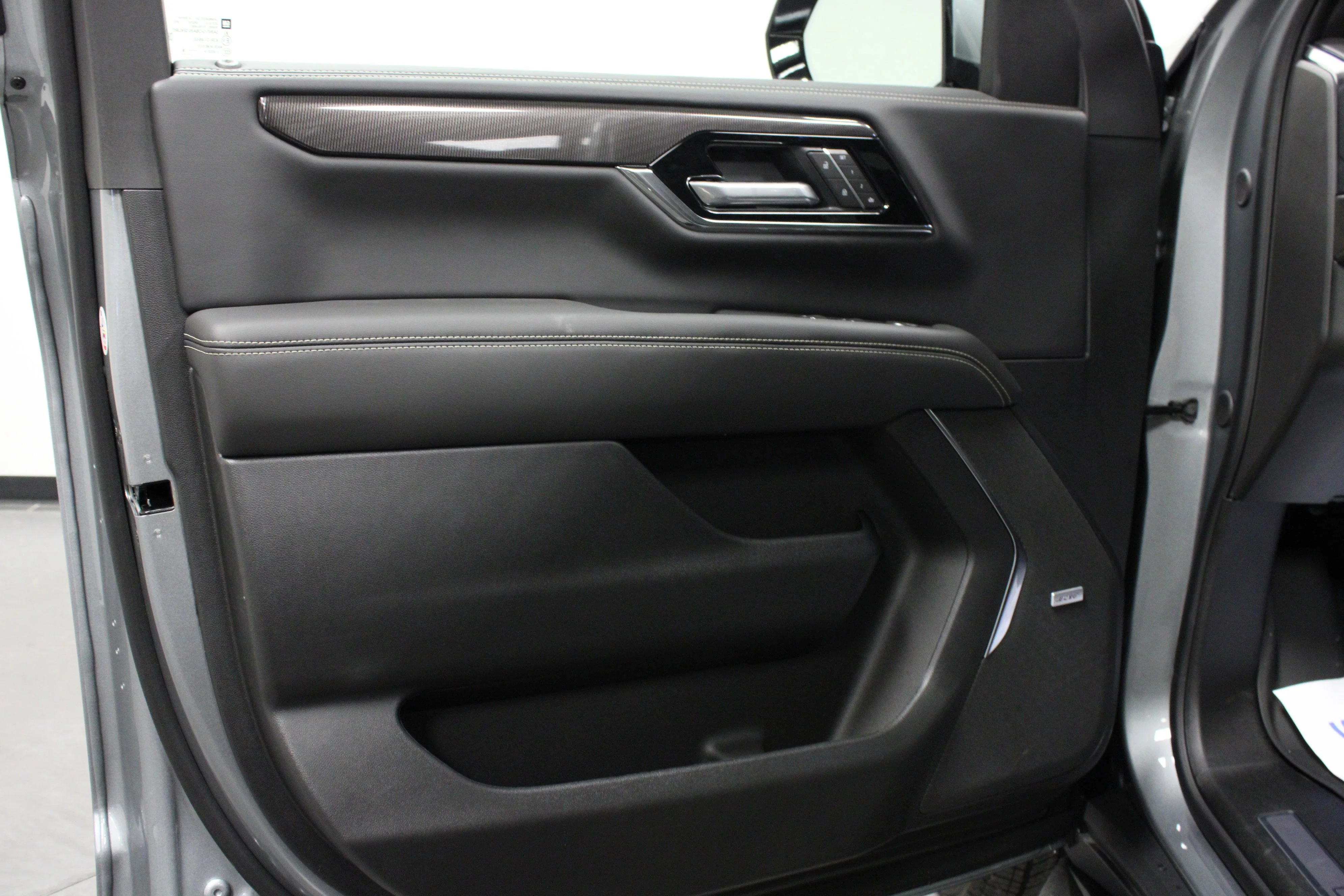 New 2026 Sterling Metallic GMC Elevation image 11