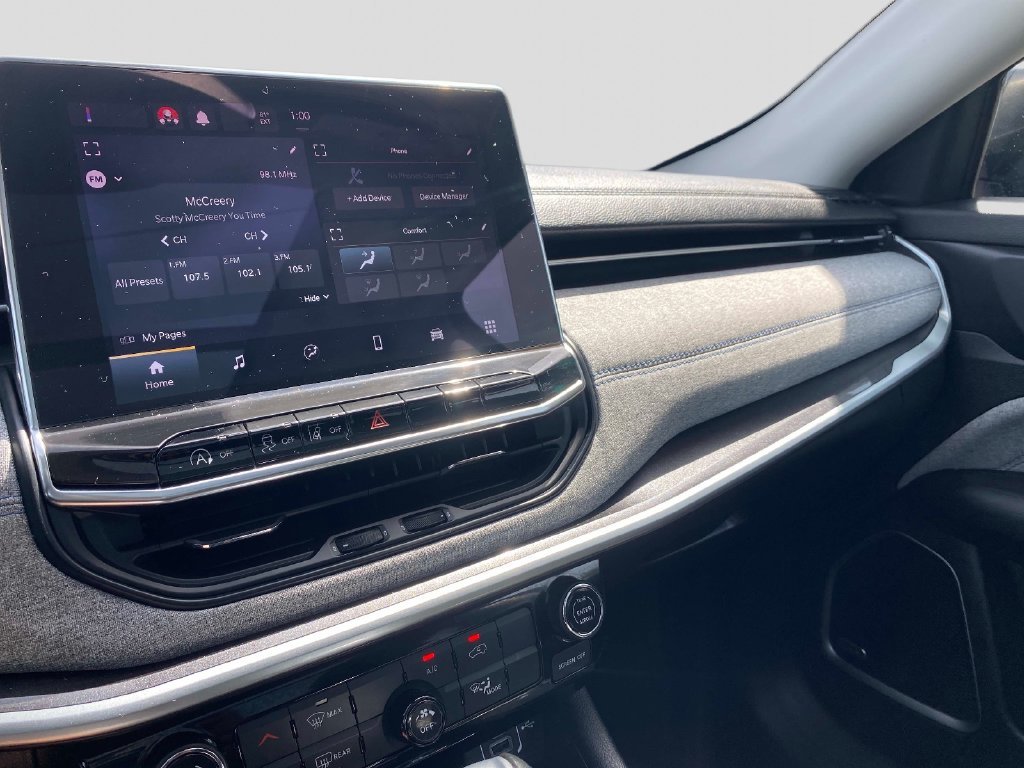 Used 2022 Black Jeep Latitude image 28