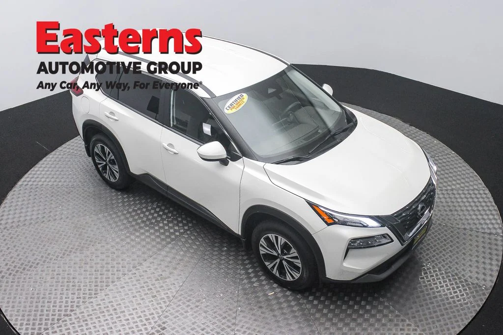 Used 2023 White Nissan SV image 3