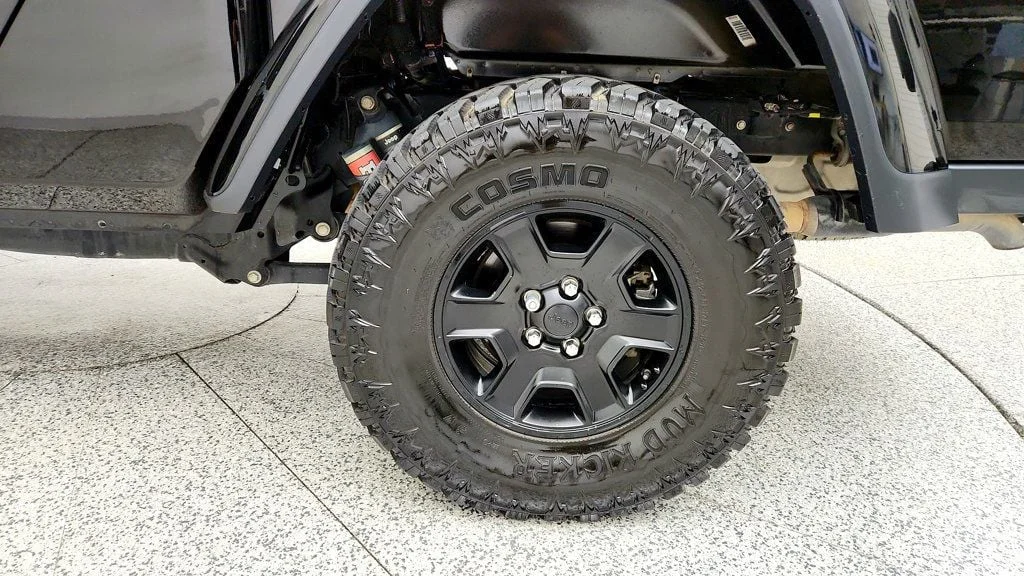 Used 2022 Black Clearcoat Jeep Mojave 4x4 w/ Freedom Top & Leather Seats image 9