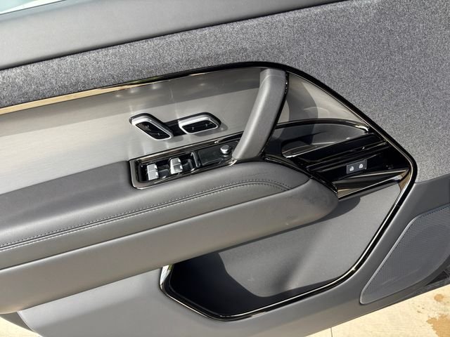 New 2026 Santorini Black Land Rover Dynamic SE image 11