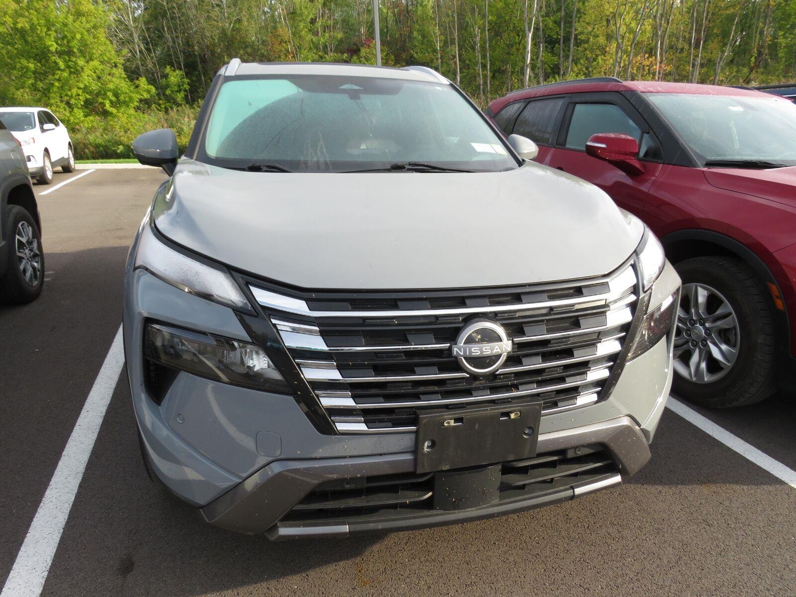 Used 2024 Boulder Gray Pearl Nissan SL image 4