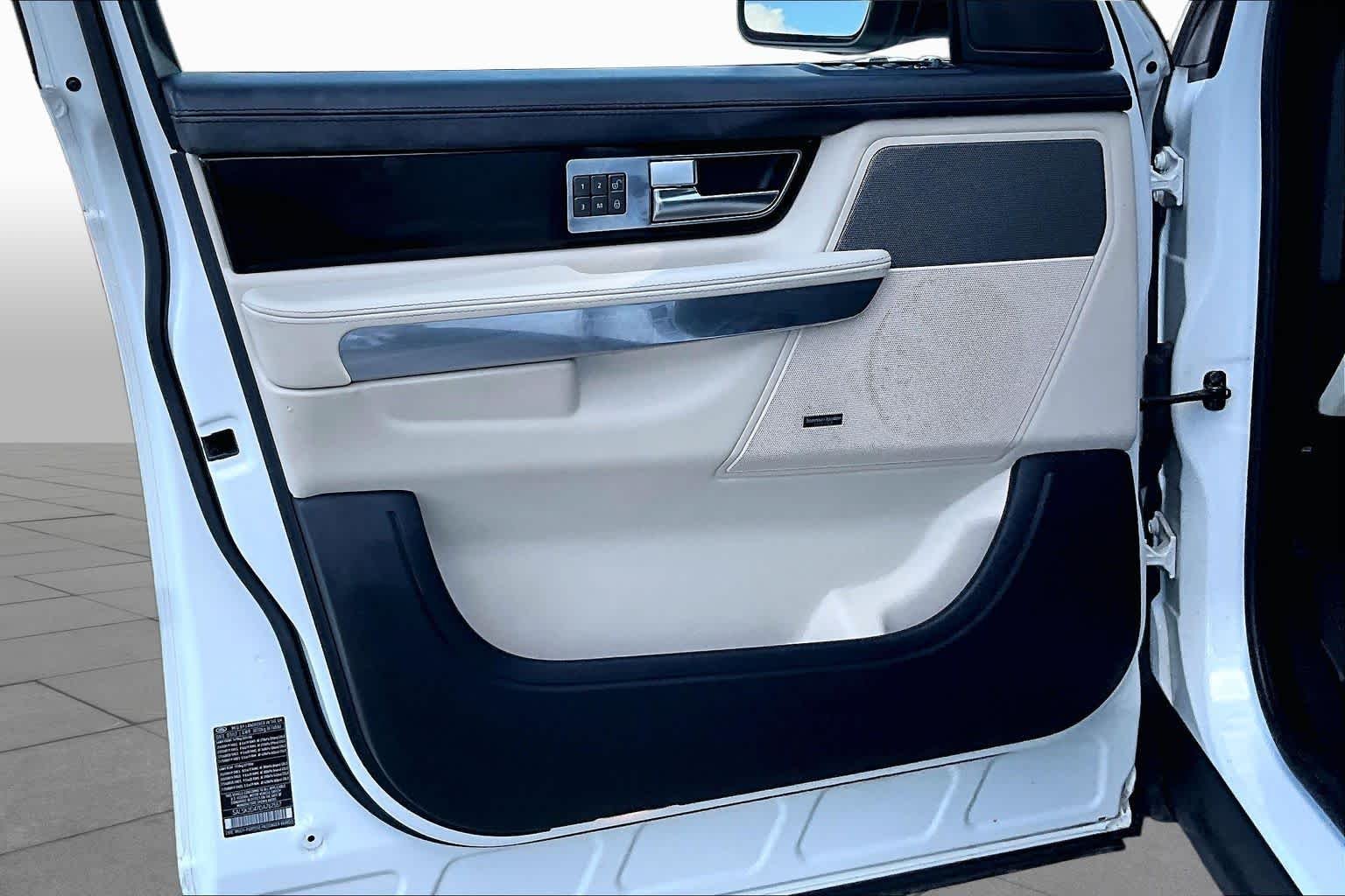 Used 2013 Fuji White Land Rover HSE LUX image 20