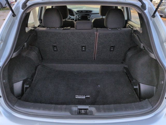Used 2021 Silver Nissan S image 13