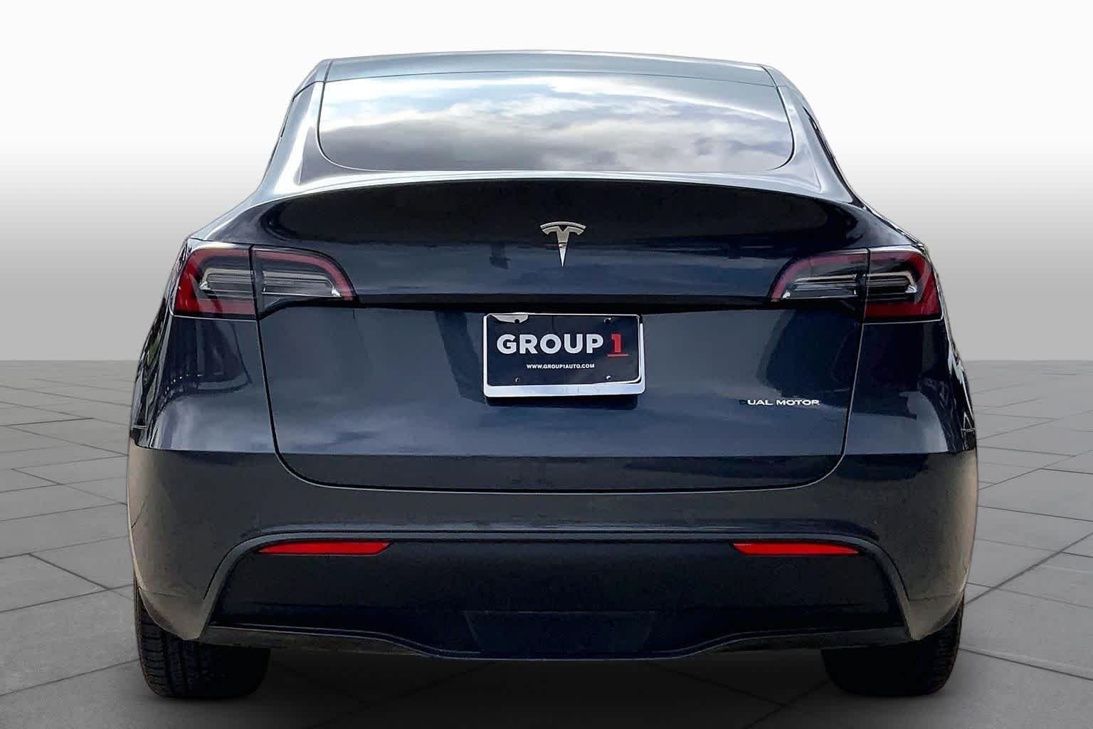 Used 2022 Midnight Silver Metallic Tesla Long Range image 4