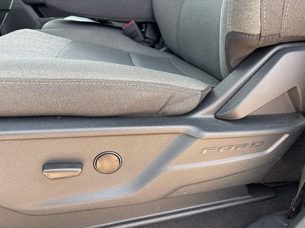 Used 2025 Oxford White Ford XLT image 20
