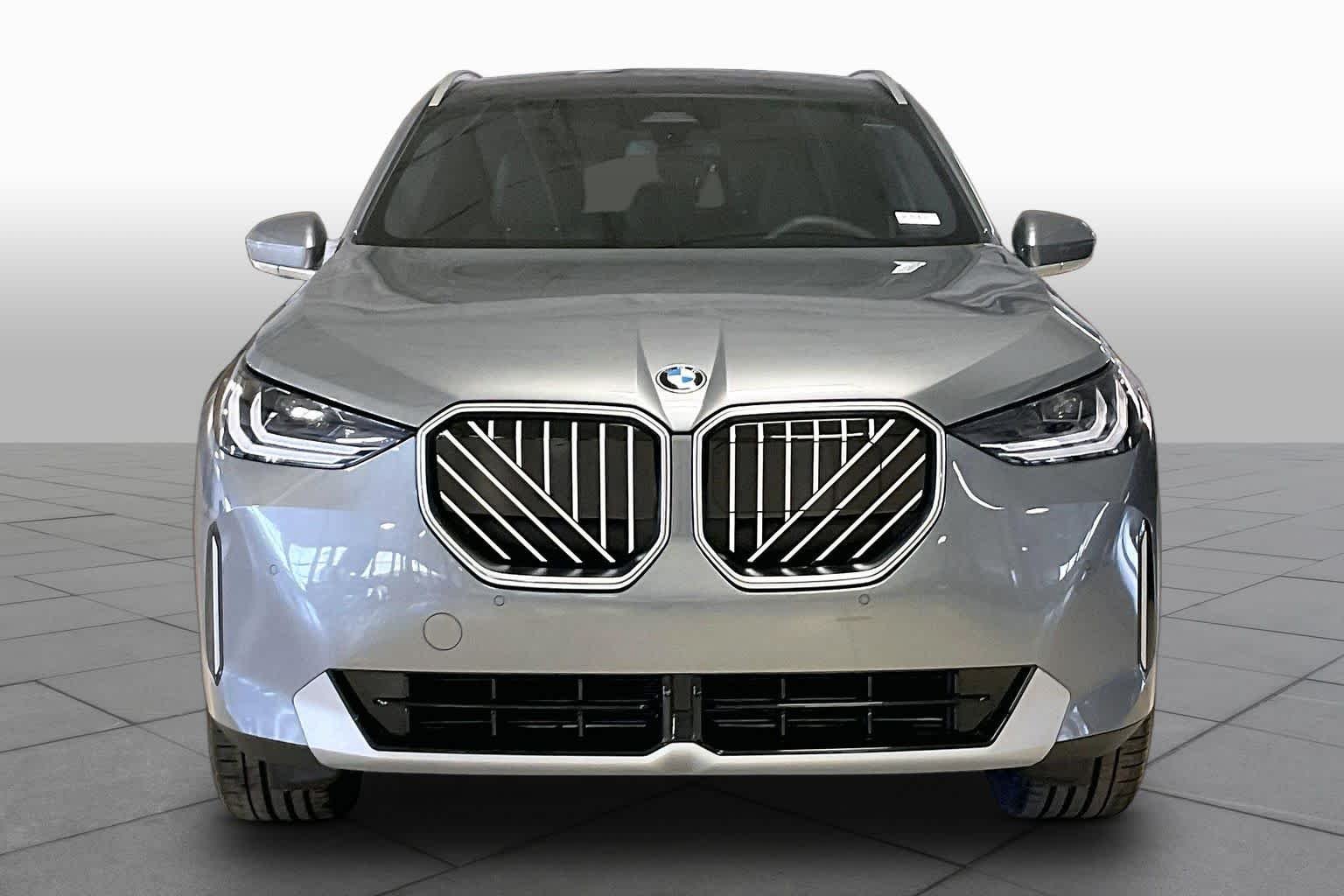 Used 2026 Skyscraper Grey Metallic BMW 30 xDrive image 3