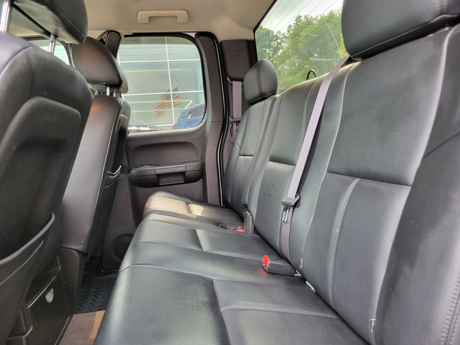 Used 2013 White GMC SLE image 26