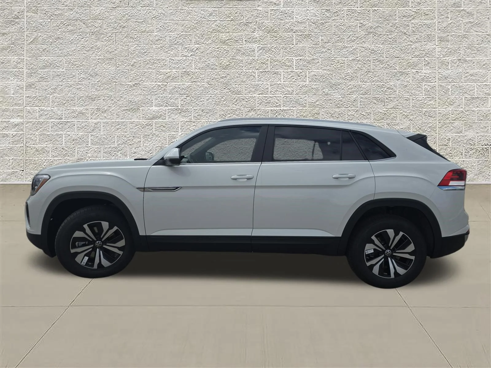 New 2026 Opal White Pearl Volkswagen 2.0T SE image 4