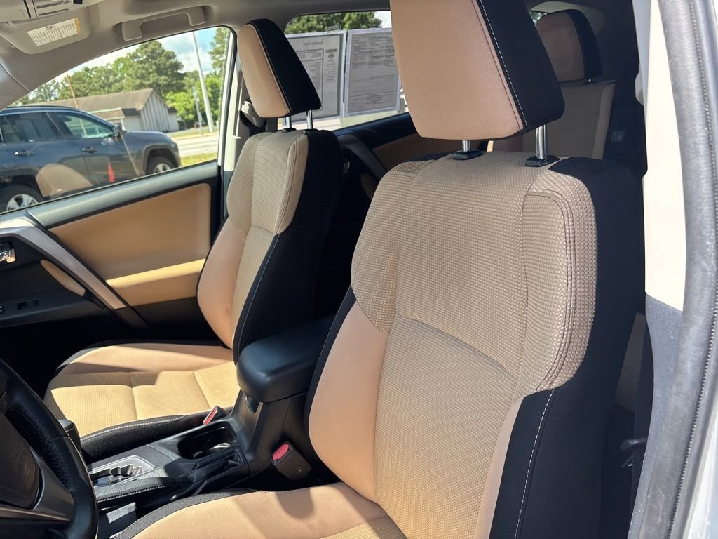 Used 2018 White Toyota XLE image 14