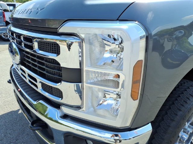 Certified Used 2025 Gray Metallic Ford XLT image 4