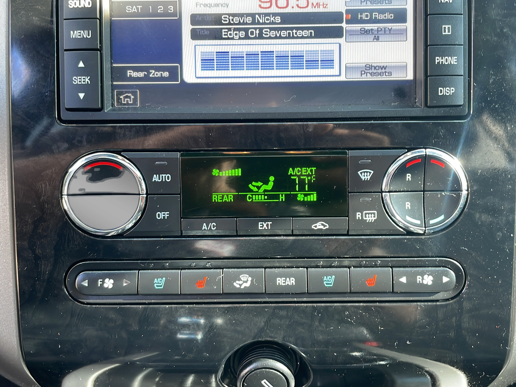 Used 2014 White Ford Limited image 30