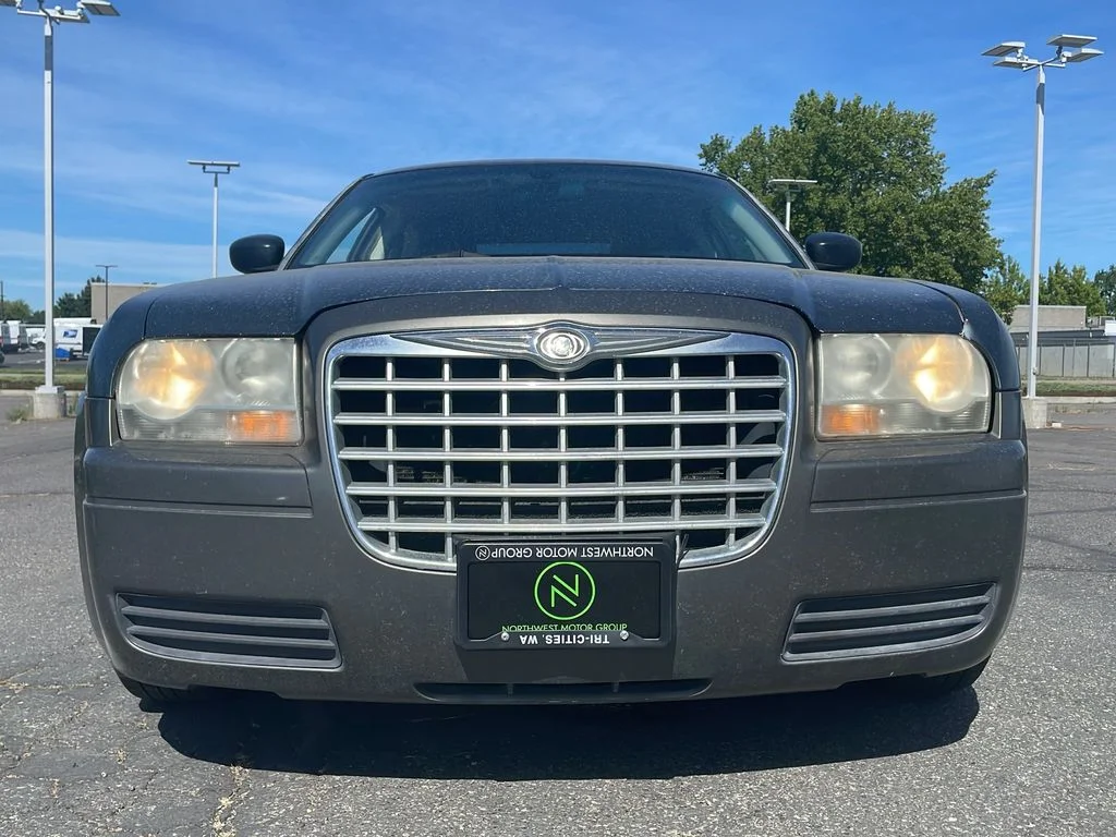 Used 2008 Dark Titanium Metallic Clearcoat Chrysler LX image 26