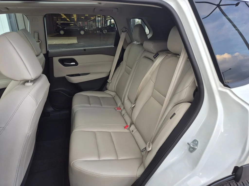 Used 2023 White Nissan SL image 16
