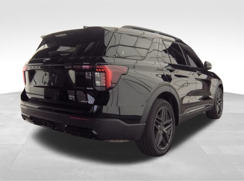 Used 2025 Agate Black Metallic Ford ST-Line image 2